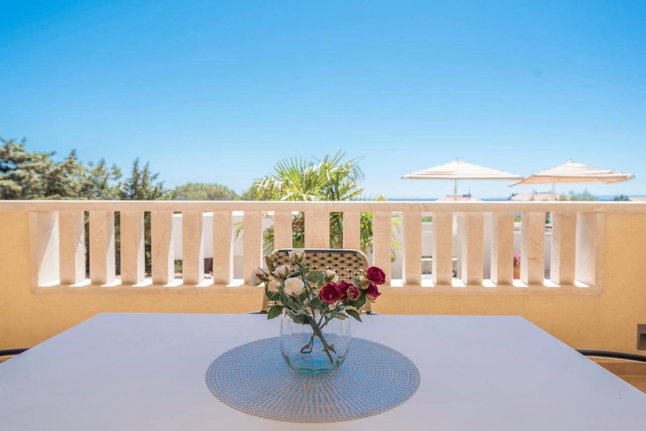 Apartment Sarkic 1 Novalja Bagian luar foto