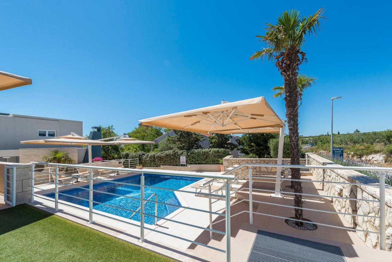 Apartment Sarkic 1 Novalja Bagian luar foto