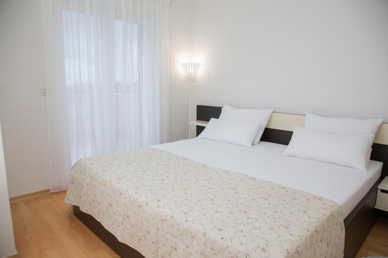 Apartment Sarkic 1 Novalja Bagian luar foto
